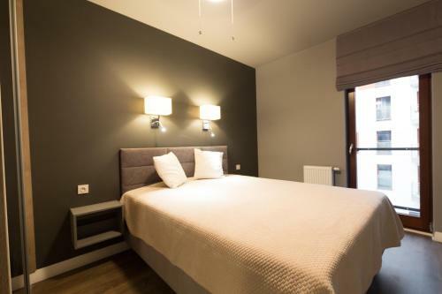 Apartlogy Aura2 78 - Experience Intelligent Living While Travelling