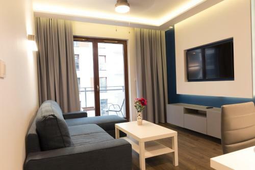 Apartlogy Aura2 78 - Experience Intelligent Living While Travelling