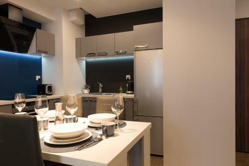 Apartlogy Aura2 78 - Experience Intelligent Living While Travelling