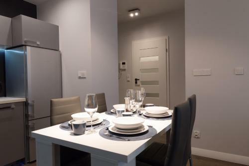 Apartlogy Aura2 78 - Experience Intelligent Living While Travelling