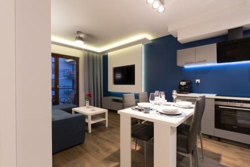 Apartlogy Aura2 78 - Experience Intelligent Living While Travelling