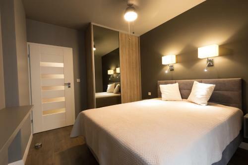 Apartlogy Aura2 78 - Experience Intelligent Living While Travelling