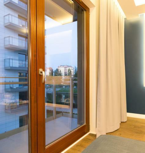 Apartlogy Aura2 78 - Experience Intelligent Living While Travelling