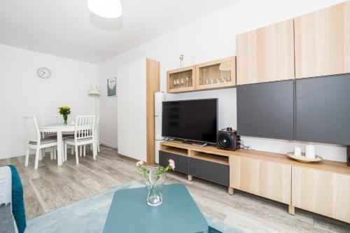 Discover Beaches From Quiet Relaxing Apartment For 6