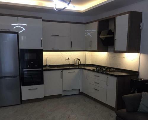 Stylish Ground Floor 3-bed Apartment - Stunning!