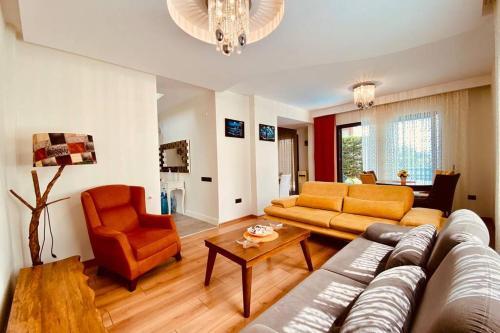 Kusadasi'nda Havuzlu L�x Villa Miray B2