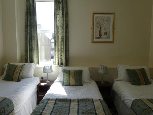 Waverley Hotel