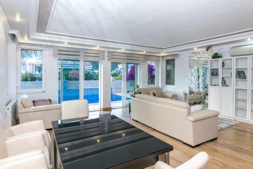 Villa Mo Daily Weekly Rentals