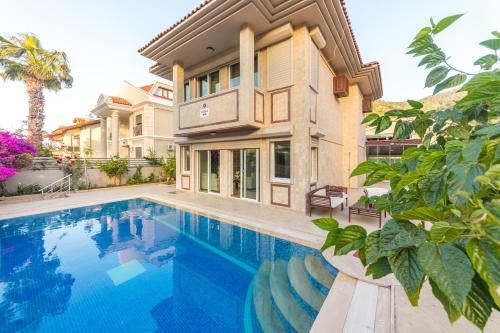 Villa Mo Daily Weekly Rentals