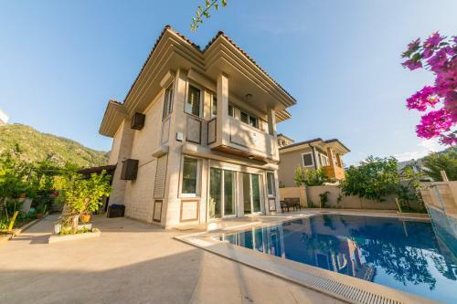 Villa Mo Daily Weekly Rentals