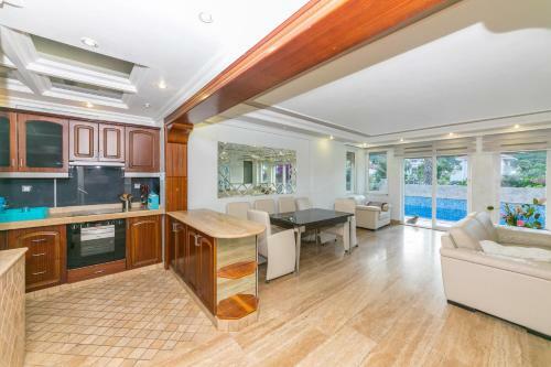 Villa Mo Daily Weekly Rentals