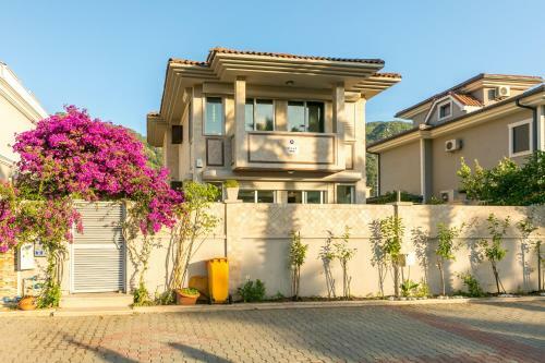 Villa Mo Daily Weekly Rentals