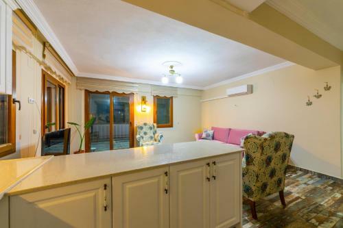 Jasmin Villa With Pool Daily Weekly Rentals
