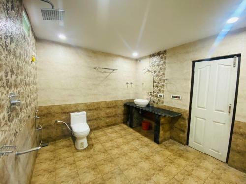 Hotel Staymaker Lake Residency