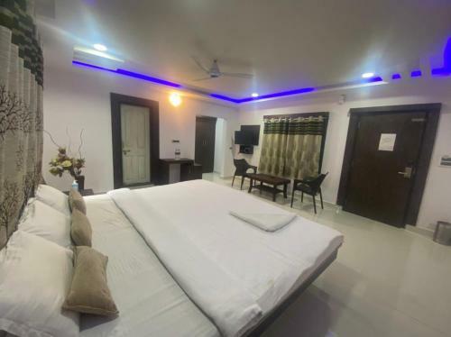 Hotel Staymaker Lake Residency