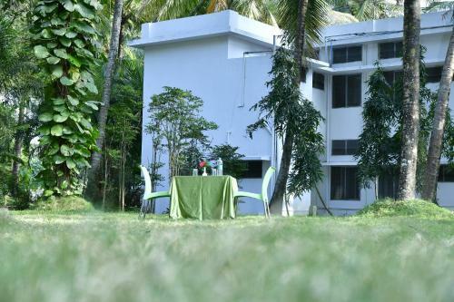Hotel Green Farm Resort-fully Vaccinated Staff
