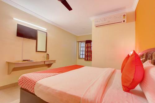Oyo 10596 Hotel Indu