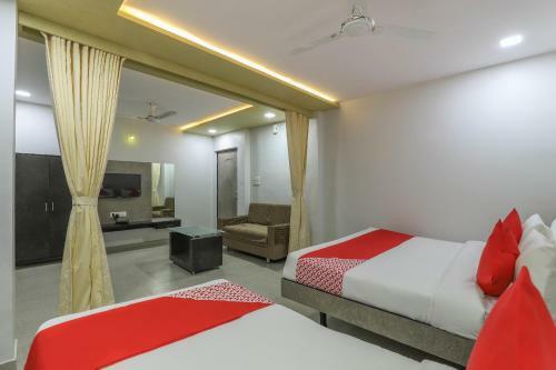 Oyo 49471 Hotel Cm Palace