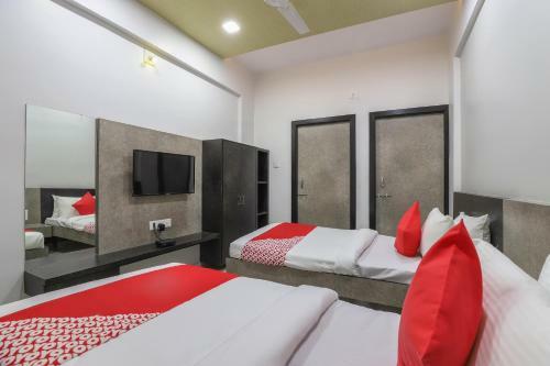 Oyo 49471 Hotel Cm Palace