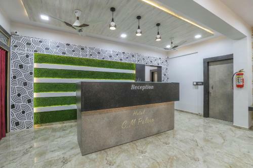 Oyo 49471 Hotel Cm Palace
