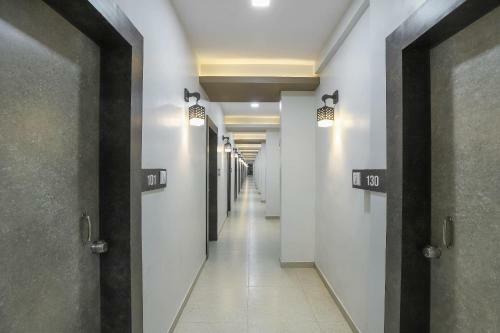 Oyo 49471 Hotel Cm Palace
