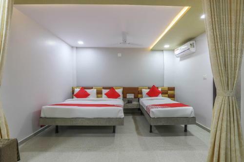 Oyo 49471 Hotel Cm Palace