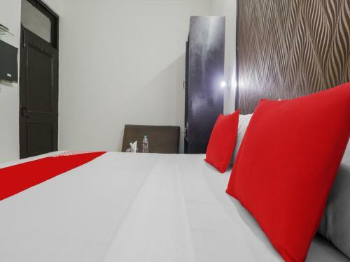 Oyo 85711 Hotel Malwa