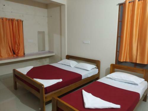 Hotel Dhana's Residency