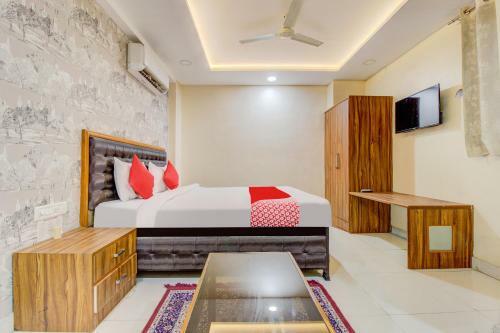 Oyo 81625 Hotel Radhika