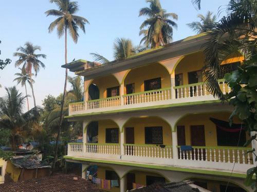 Hostal Vitorino Palace Totem Guest House
