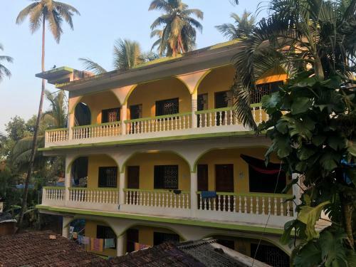 Hostal Vitorino Palace Totem Guest House