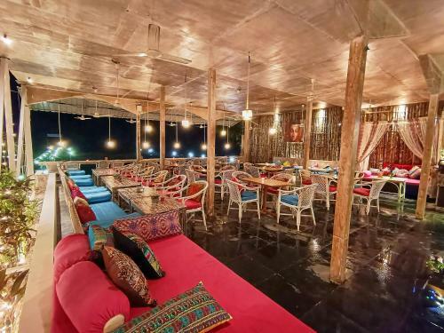 Hotel Chique Shanti Resort