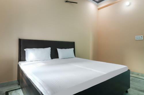 Spot On 48572 Hotel Lucknow Inn