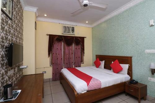 Collection O 30858 Hotel Sp Rooms
