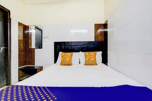 Spot On 81460 Hotel Panjab Palace