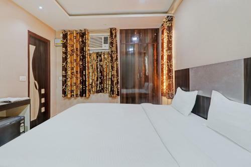 Hotel Capital O 85177 Ss Grand