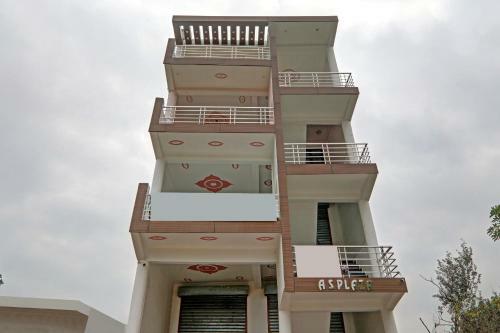 Hotel Capital O 85177 Ss Grand
