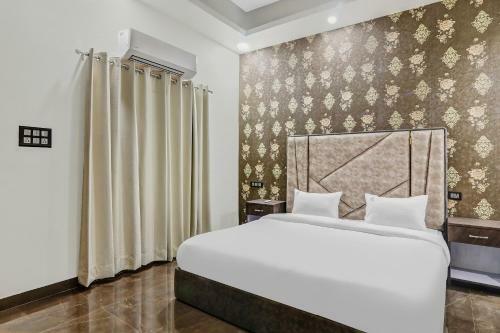 Hotel Capital O 85385 Sn Sky Awadh