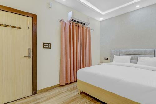 Hotel Capital O 85385 Sn Sky Awadh
