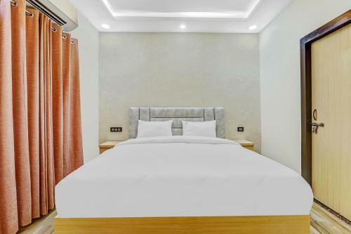 Hotel Capital O 85385 Sn Sky Awadh