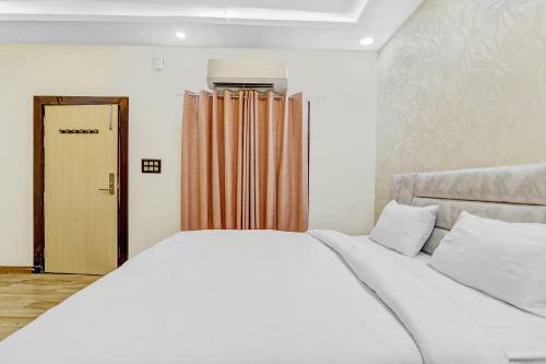 Hotel Capital O 85385 Sn Sky Awadh
