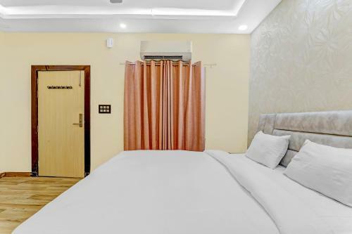 Hotel Capital O 85385 Sn Sky Awadh