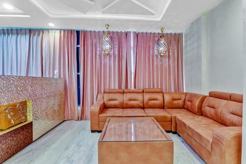 Hotel Capital O 85385 Sn Sky Awadh