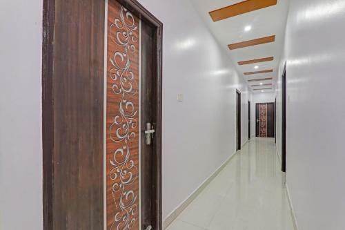 Hotel Capital O 85097 Lotus International