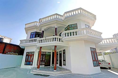 Hotel Oyo Flagship 86288 Amrit Palace