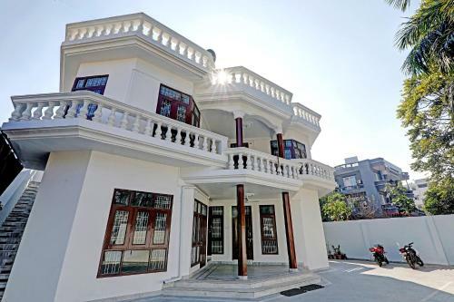 Hotel Oyo Flagship 86288 Amrit Palace