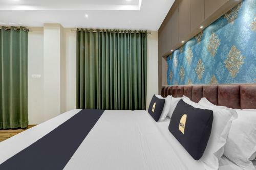 Hotel Townhouse Oak Olive Crown
