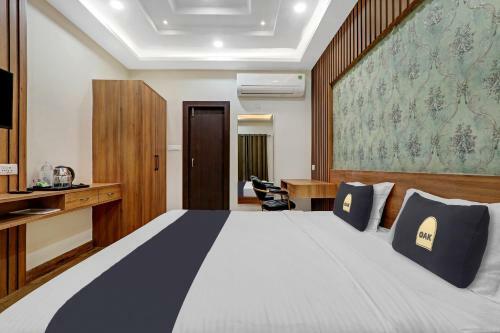 Hotel Townhouse Oak Olive Crown