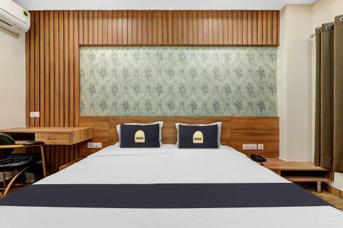 Hotel Townhouse Oak Olive Crown