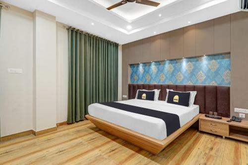 Hotel Townhouse Oak Olive Crown
